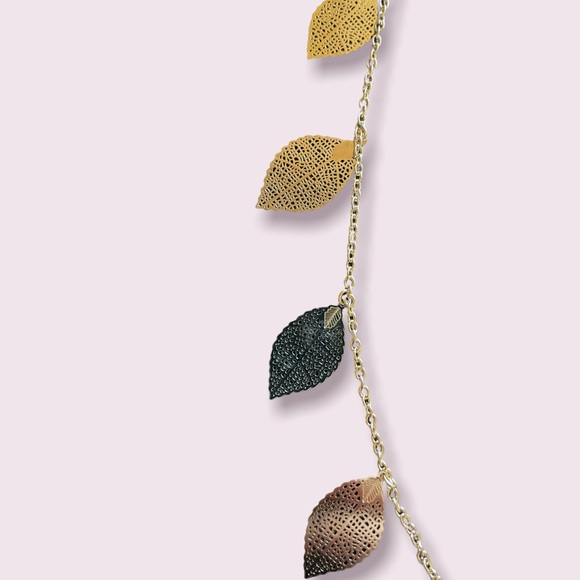 NWT mixed metal long necklace with leaves - Picture 6 of 7